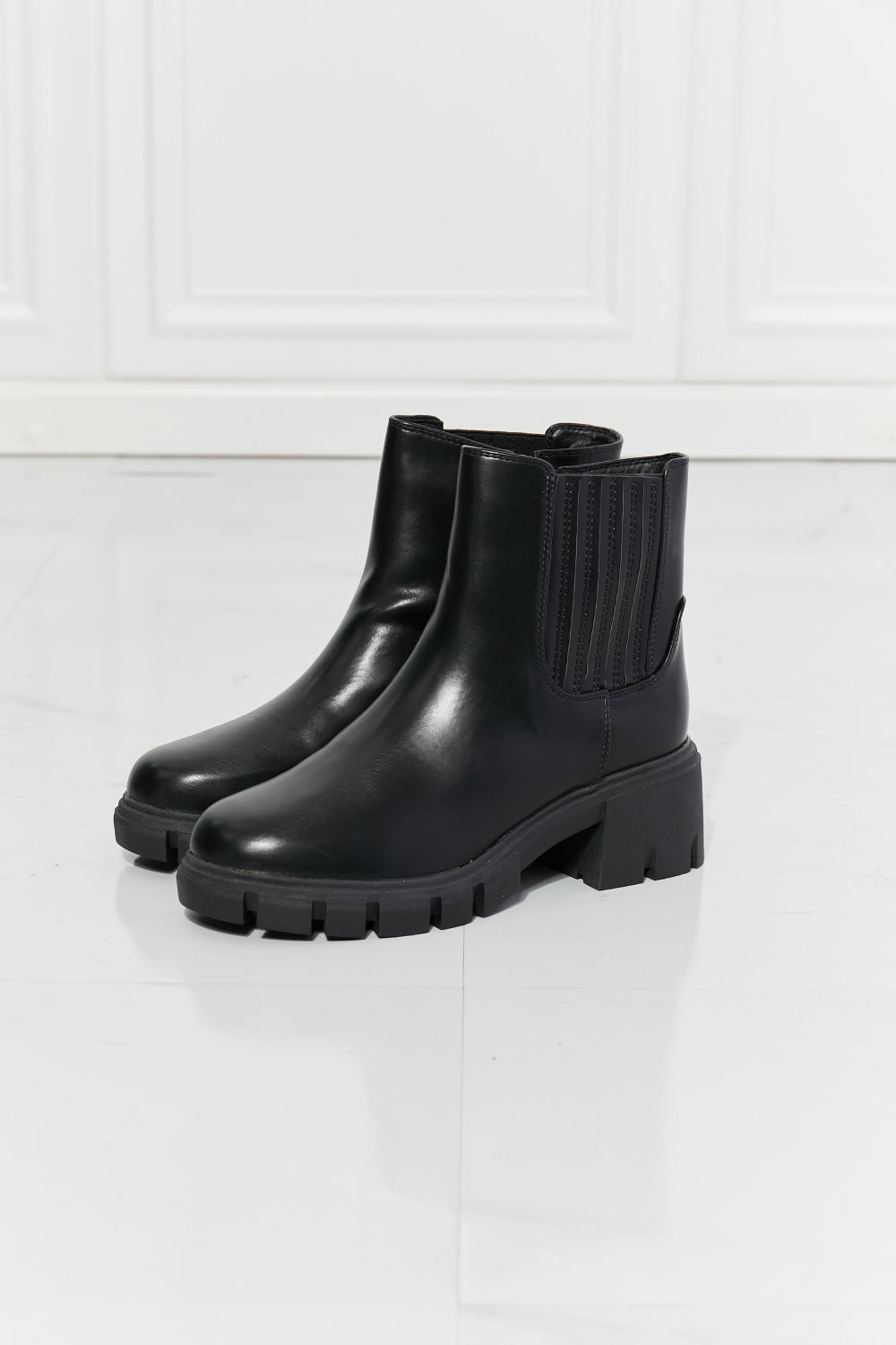 MMShoes What It Takes Lug Sole Chelsea Boots in Black